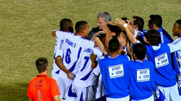 T&eacute;cnico passa instru&ccedil;&otilde;es ap&oacute;s gol do Rio Claro contra o Comercial (Imagem:Reprodu&ccedil;&atilde;o)
