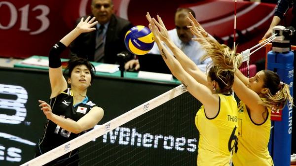 Thaisa foi uma muralha no set final, com cinco bloqueios(Imagem:Reprodu&ccedil;&atilde;o)