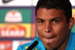 Thiago Silva lamenta saída do Milan