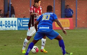 Tiago Real em campo pelo Joinville na Série B