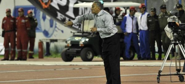 Tite orienta o Corinthians na partida contra o San Jos&eacute;(Imagem:Reprodu&ccedil;&atilde;o)