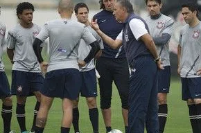 Tite quer grupo cada vez mais competitivo no Timão