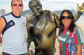 Torcedores ainda comemoram na praia
