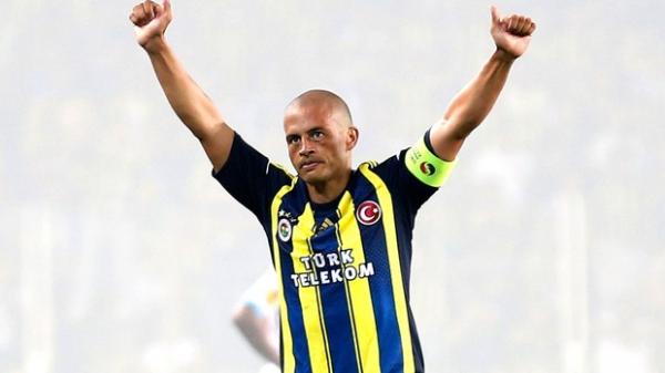 Torcida do Cruzeiro pede a volta de Alex, que rescindiu com o Fenerbahçe(Imagem:Reprodução)