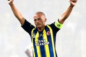 Torcida do Cruzeiro pede a volta de Alex, que rescindiu com o Fenerbahçe