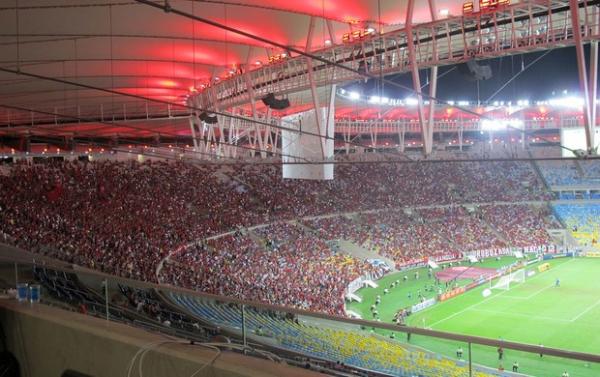 Torcida do Fla no Maracan&atilde; durante a vit&oacute;ria sobre o Santos(Imagem:Reprodu&ccedil;&atilde;o)