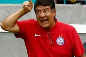 Treinador foi demitido na manhã desta segunda-feira