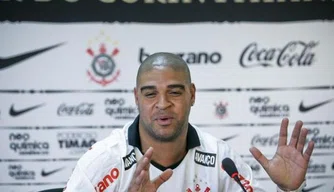 Último jogo do Adriano foi pelo Corinthians, no começo de 2012.