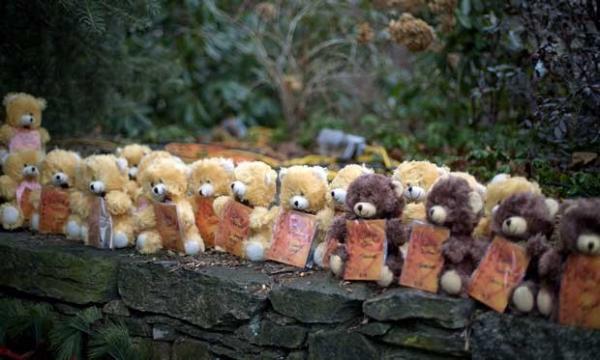 Ursos de pel&uacute;cia simbolizam v&iacute;timas do massacre na escola Sandy Hook, em Newtown, Connecticut(Imagem:Reprodu&ccedil;&atilde;o)