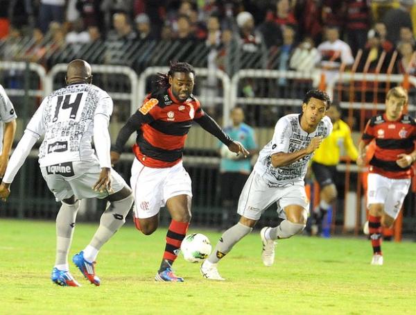 Vagner Love leva o Flamengo ao ataque no empate por 1 a 1 com o Sport(Imagem: Alexandre Vidal / Fla Imagem)