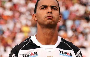 Vagner, zagueiro do Santa Cruz
