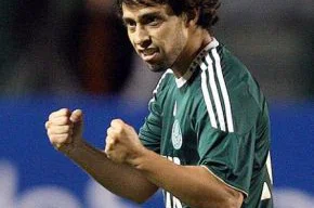 Valdivia foi decisivo em vitória do Palmeiras sobre o Corinthians em 2008