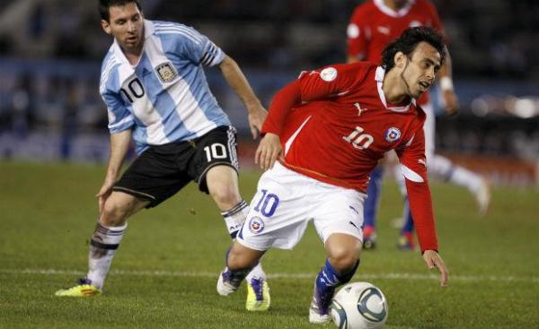 Valdivia tem nova oportunidade de jogar na sele&ccedil;&atilde;o ap&oacute;s um ano e meio e j&aacute; &eacute; bastante elogiado em seu pa&iacute;s(Imagem:Reprodu&ccedil;&atilde;o)