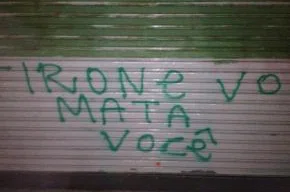 Vândalo faz pichação com ameaça de morte ao presidente Tirone