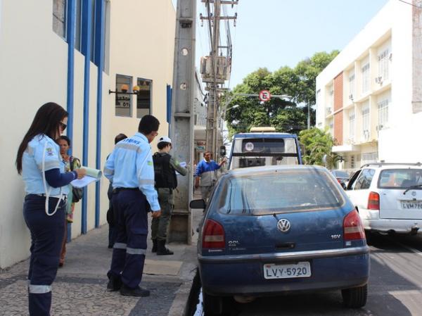 Ve&iacute;culos estacionados em local proibido foram recolhidos do Centro de Teresina(Imagem:Reprodu&ccedil;&atilde;o)