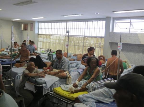 Vereadores flagraram pacientes internados nos corredores do HUT(Imagem:Leo Torres/AsCom)