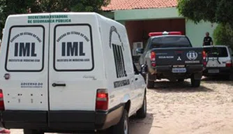 Viatura do IML fez a remoção do corpo da vítima