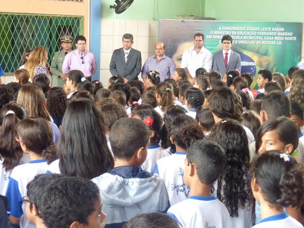 Vice-governador Zé Filho em visita a escola Meio Norte (Imagem:Divulgação)
