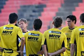 Waldemar Lemos lamenta ausência de sete jogadores para 5ª feira