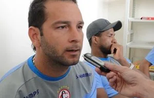 Zagueiro contundiu o joelho e não vai mais jogar pelo Campinense em 2012
