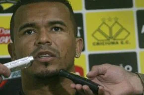 Zé Carlos fica fora do Tigre por três semanas