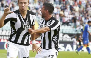 Zé Love com a camisa do Siena: expectativa de acerto com o Vasco