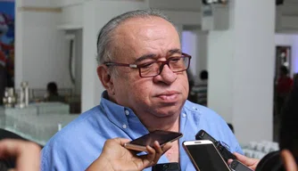 Manifestantes pedem 'Fora Heráclito' em Bom Jesus
