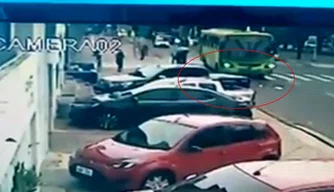 Motorista foge após atropelar mulher na Avenida Frei Serafim