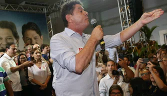 Cid Gomes chama petistas de "babacas" em evento Cid Gomes chama petistas de "babacas" em evento