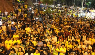 Eleitores comemoram vitória de Bolsonaro Eleitores comemoram vitória de Bolsonaro