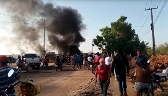 Moradores protestam contra operação de corte