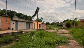 Moradores sofrem com falta de galeria há anos