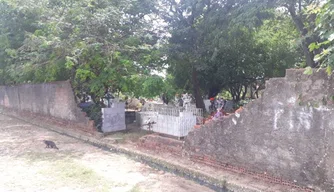 Cemitério em Teresina está sem parte do muro Cemitério em Teresina está sem parte do muro